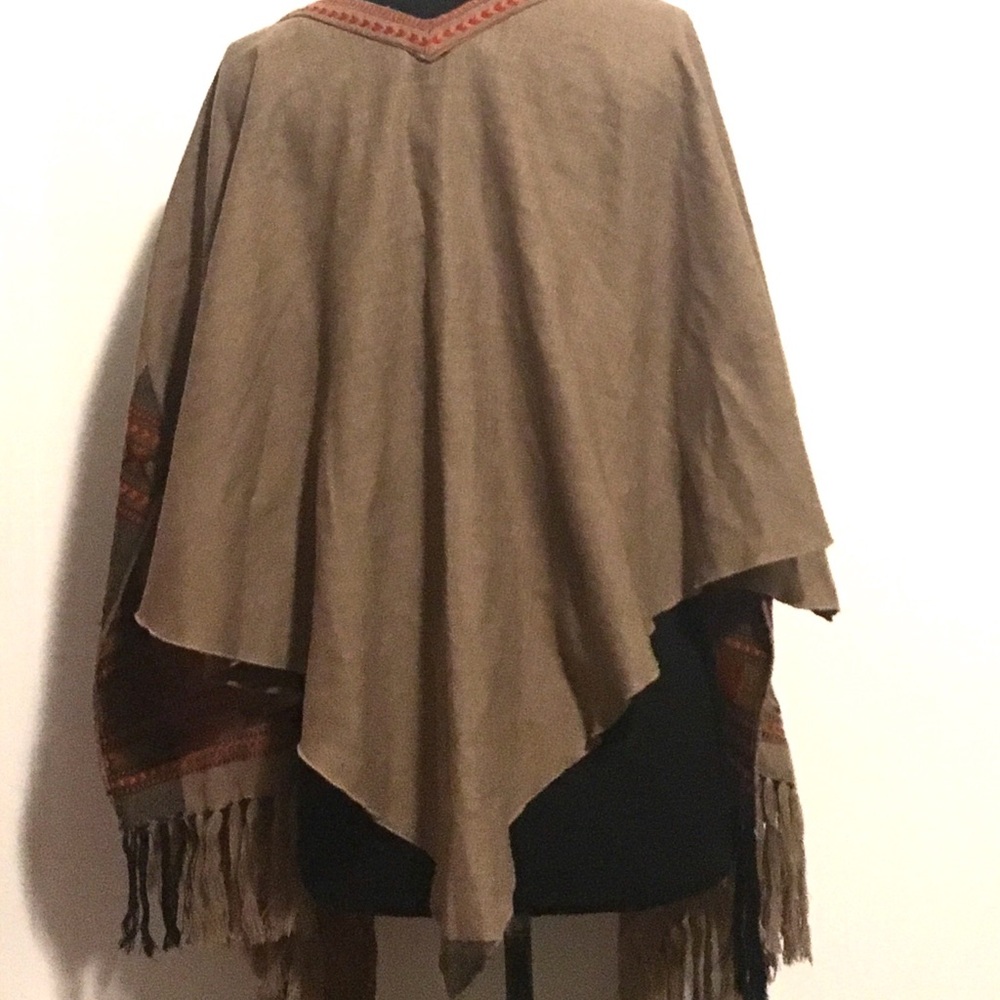 Aztec Cape - Picture 3 of 4
